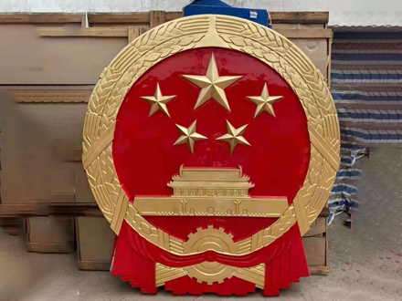 国徽定制的尺寸如何确定？